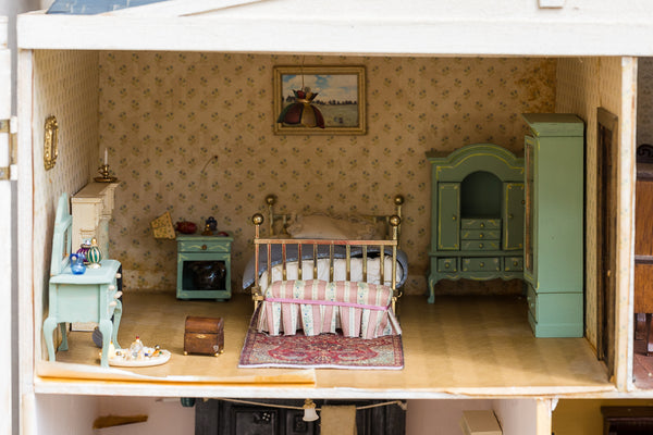 Doll's House