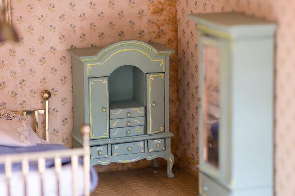 Doll's House