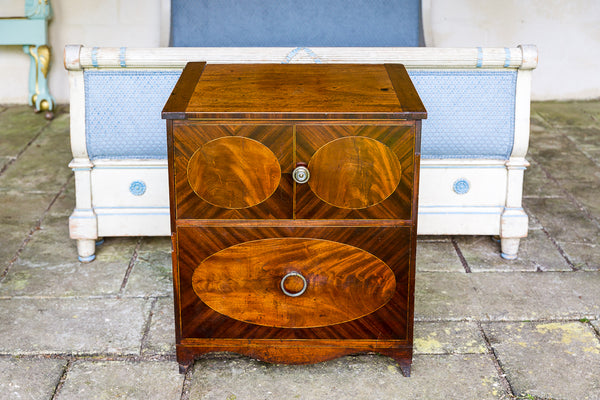 Commode front view