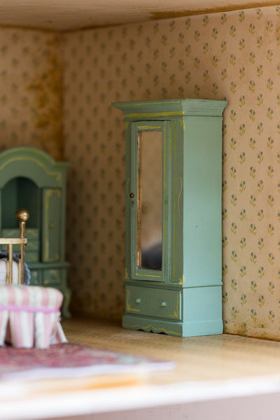 Doll's House